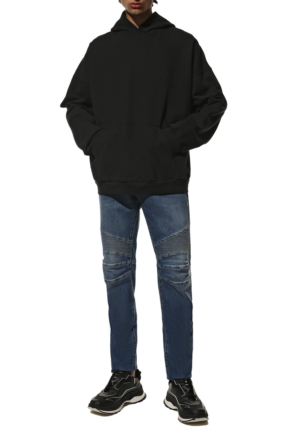 Мужские джинсы BALMAIN синего цвета, арт. WH1MH005/031D | Фото 2 (Силуэт М (брюки): Прямые; Кросс-КТ: Деним; Длина (брюки, джинсы): Стандартные; Стили: Гранж; Материал внешний: Хлопок; Детали: Потертости)