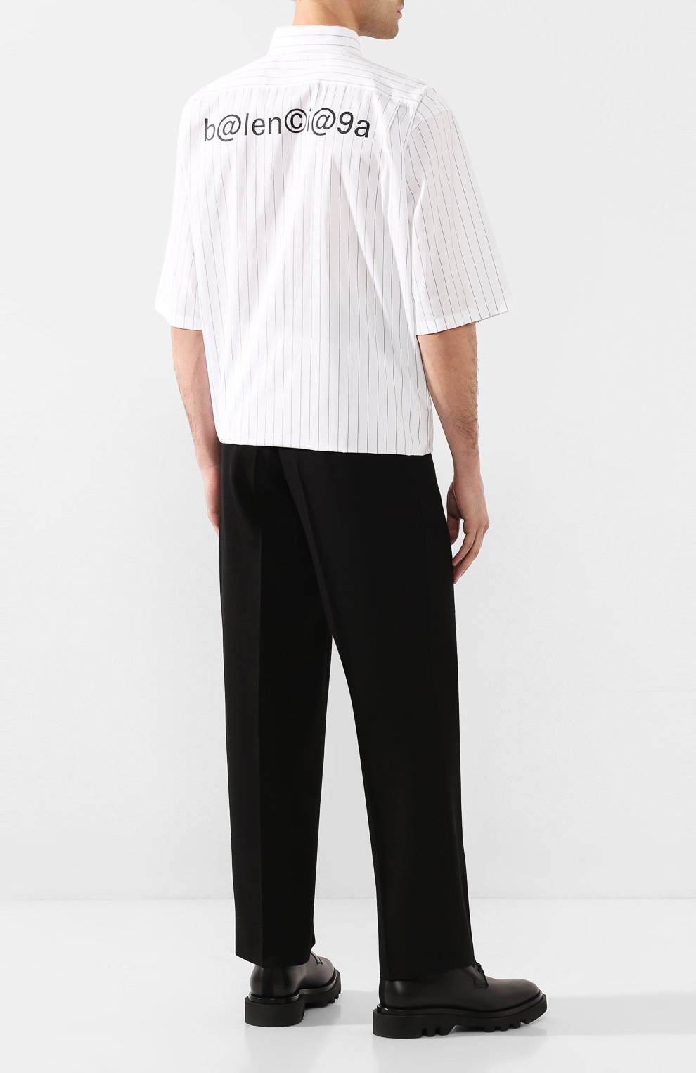 Мужская хлопковая рубашка BALENCIAGA белого цвета, арт. 621912/TIM35 | Фото 2 (Воротник: Button down; Рукава: Короткие; Случай: Повседневный; Принт: Полоска, С принтом; Длина (для топов): Удлиненные; Материал внешний: Хлопок; Мужское Кросс-КТ: Рубашка-одежда)