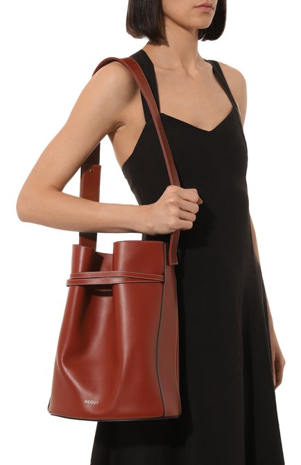 Женская сумка bucket sigma NEOUS коричневого цвета, арт. 00025A | Фото 2 (Размер: medium; Материал: Натуральная кожа; Сумки-технические: Сумки top-handle)