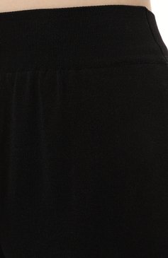 Женские брюки из шелка и вискозы FREEAGE черного цвета, арт. S23.PT076.6070.900 | Фото 5 (Силуэт Ж (брюки и  джинсы): Широкие; Материал внешний: Шелк; Длина (брюки, джинсы): Стандартные; Женское Кросс-КТ: Брюки-одежда; Кросс-КТ: Трикотаж; Материал сплава: Проставлено; Нос: Не проставлено; Драгоценные камни: Проставлено; Стили: Кэжуэл)