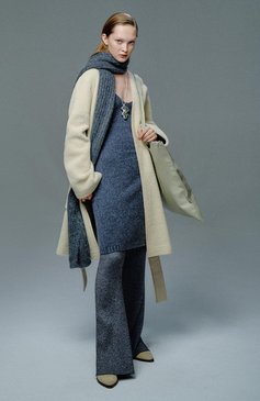 Женские брюки из шерсти и вискозы JIL SANDER серого цвета, арт. JSPU759082-WUY21128 | Фото 6 (Материал внешний: Шерсть, Вискоза; Длина (брюки, джинсы): Стандартные; Женское Кросс-КТ: Брюки-одежда; Кросс-КТ: Трикотаж; Силуэт Ж (брюки и джинсы): Расклешенные; Стили: Минимализм)