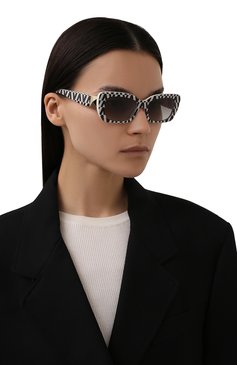 Женские солнцезащитные очки VALENTINO черно-белого цвета, арт. 4096-518511 | Фото 2 (Тип очков: С/з; Оптика Гендер: оптика-женское; Очки форма: Прямоугольные)