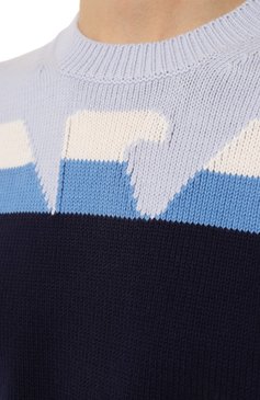 Женский хлопковый свитер EMPORIO ARMANI синего цвета, арт. 3R2MT2/2M09Z | Фото 5 (Женское Кросс-КТ: Свитер-одежда; Материал сплава: Проставлено; Материал внешний: Хлопок; Стили: Спорт-шик; Драгоценные камни: Проставлено)