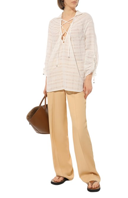 Женская хлопковая блузка KITON кремвого цвета, арт. D55424K0958B | Фото 2 (Рукава: Длинные; Материал внешний: Хлопок; Длина (для топов): Стандартные; Стили: Кэжуэл; Принт: Без принта; Женское Кросс-КТ: Блуза-одежда, Блуза-пляжная одежда)