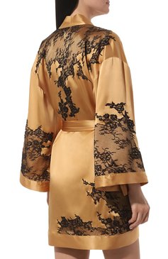 Женский шелковый халат MARJOLAINE золотого цвета, арт. 4PER2002 | Фото 4 (Материал внешний: Шелк; Материал сплава: Проставлено; Нос: Не проставлено)