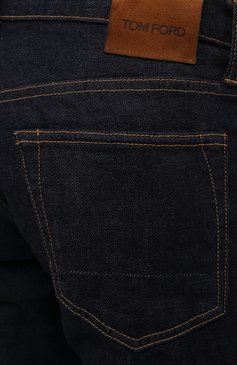 Мужские джинсы TOM FORD темно-синего цвета, арт. BZJ18/TFD002 | Фото 5 (Силуэт М (брюки): Прямые; Кросс-КТ: Деним; Длина (брюки, джинсы): Стандартные; Материал внешний: Хлопок, Деним; Стили: Кэжуэл)