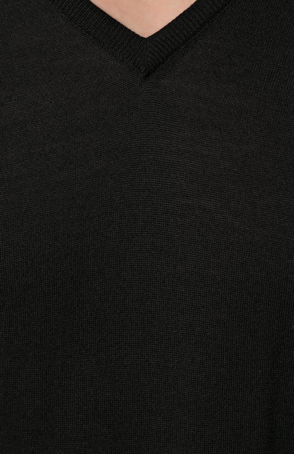 Мужской пуловер из шерсти и хлопка JOHN SMEDLEY черного цвета, арт. CBLENHEIM | Фото 5 (Материал внешний: Шерсть, Хлопок; Рукава: Длинные; Принт: Без принта; Длина (для топов): Стандартные; Вырез: V-образный; Мужское Кросс-КТ: Пуловеры; Стили: Кэжуэл)