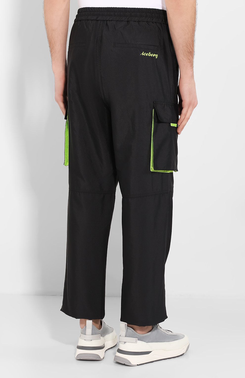 Мужские брюки-карго ICEBERG черного цвета, арт. 20E I1P0/B110/5522 | Фото 4 (Силуэт М (брюки): Карго; Длина (брюки, джинсы): Стандартные; Случай: Повседневный; Материал внешний: Синтетический материал)