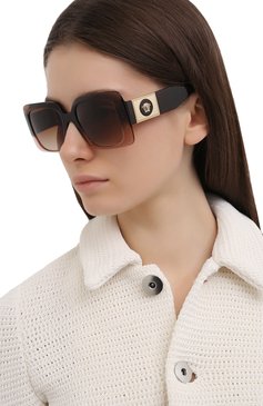 Женские солнцезащитные очки VERSACE коричневого цвета, арт. 4405-533213 | Фото 2 (Региональные ограничения белый список (Axapta Mercury): RU; Тип очков: С/з; Очки форма: Квадратные, Прямоугольные; Оптика Гендер: оптика-женское)