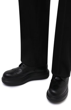 Мужские кожаные дерби ALEXANDER MCQUEEN черного цвета, арт. 586200/WHX53 | Фото 3 (Мужское Кросс-КТ: Броги-обувь; Материал внутренний: Натуральная кожа; Материал сплава: Проставлено, Проверено; Нос: Не проставлено; Стили: Классический; Статус проверки: Проверено, Проверена категория)