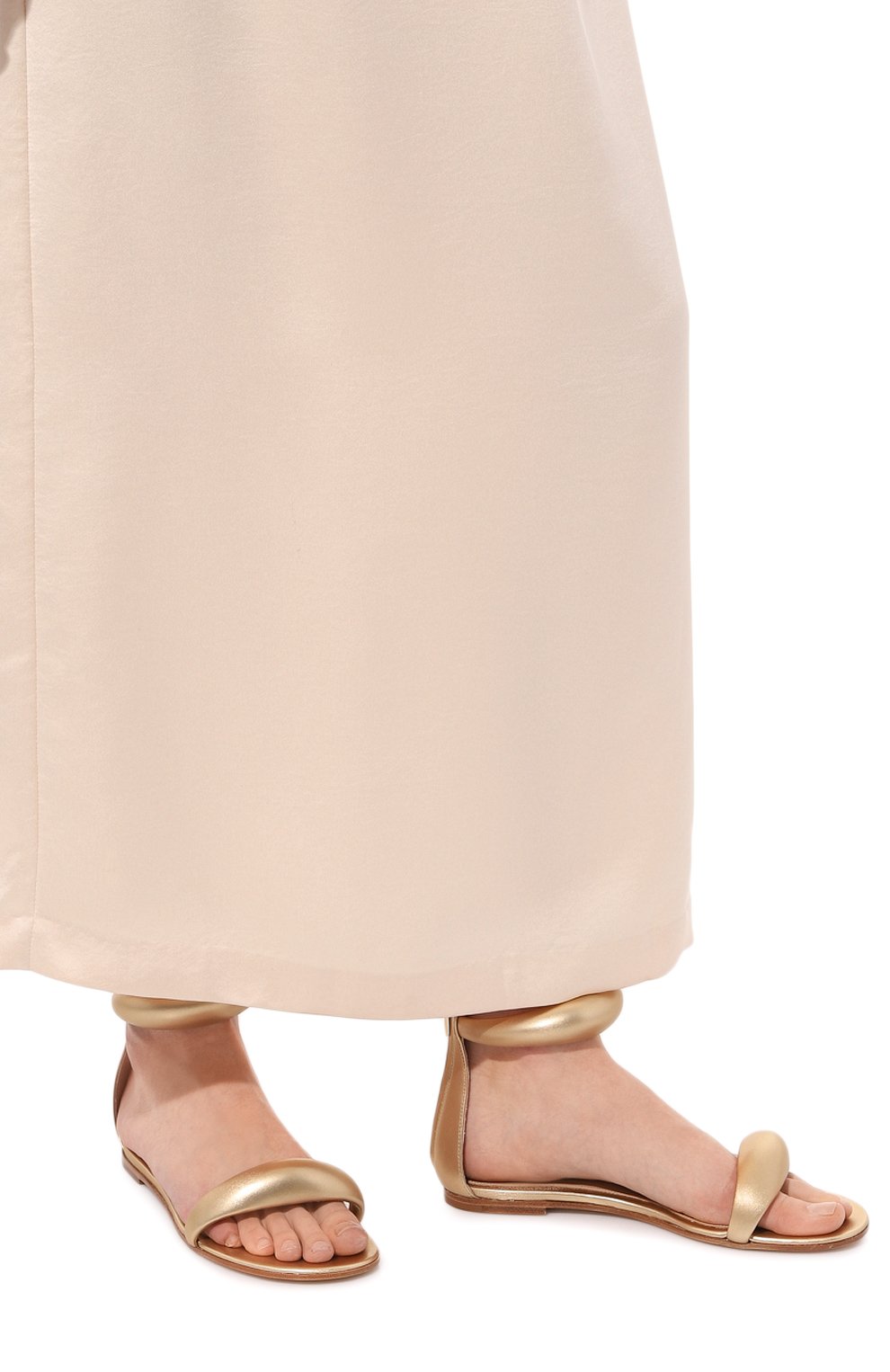 Женские кожаные сандалии bijoux GIANVITO ROSSI золотого цвета, арт. G61604.05CU0.NPSMEK0 | Фото 3 (Каблук высота: Низкий; Материал внутренний: Натуральная кожа; Подошва: Плоская)