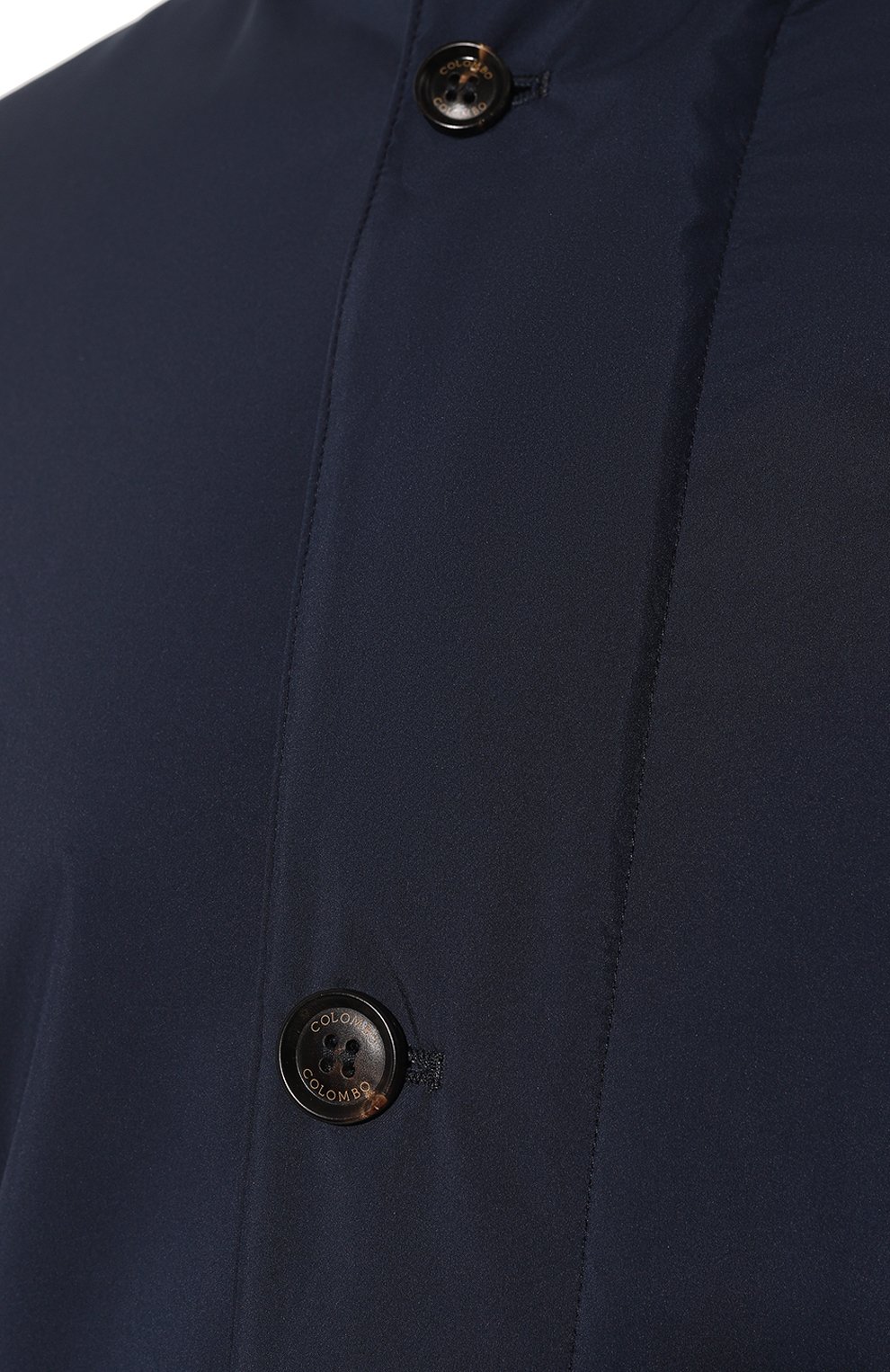 Мужской плащ COLOMBO темно-синего цвета, арт. CP00424/I0VM/T0283-U | Фото 5 (Мужское Кросс-КТ: Плащ-верхняя одежда; Рукава: Длинные; Длина (верхняя одежда): До середины бедра; Материал внешний: Синтетический материал; Материал сплава: Проставлено; Материал подклада: Синтетический материал; Драгоценные камни: Проставлено; Стили: Кэжуэл)