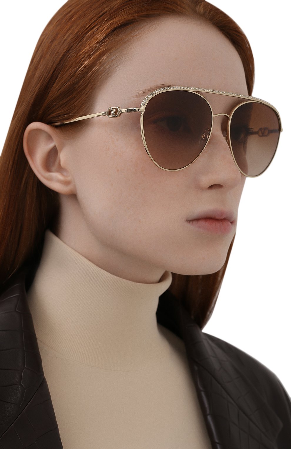 Женские солнцезащитные очки VALENTINO коричневого цвета, арт. 2048-300313 | Фото 2 (Тип очков: С/з; Материал: Металл; Очки форма: Авиаторы)