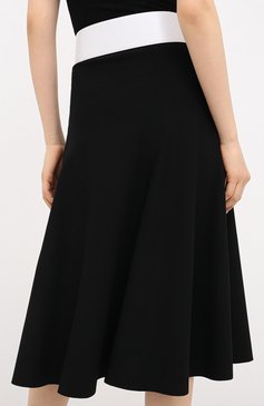 Женская юбка из вискозы VALENTINO черного цвета, арт. UB3KG01N5MN | Фото 4 (Женское Кросс-КТ: Юбка-одежда; Материал сплава: Проставлено; Длина Ж (юбки, платья, шорты): Миди; Материал внешний: Вискоза; Драгоценные камни: Проставлено)