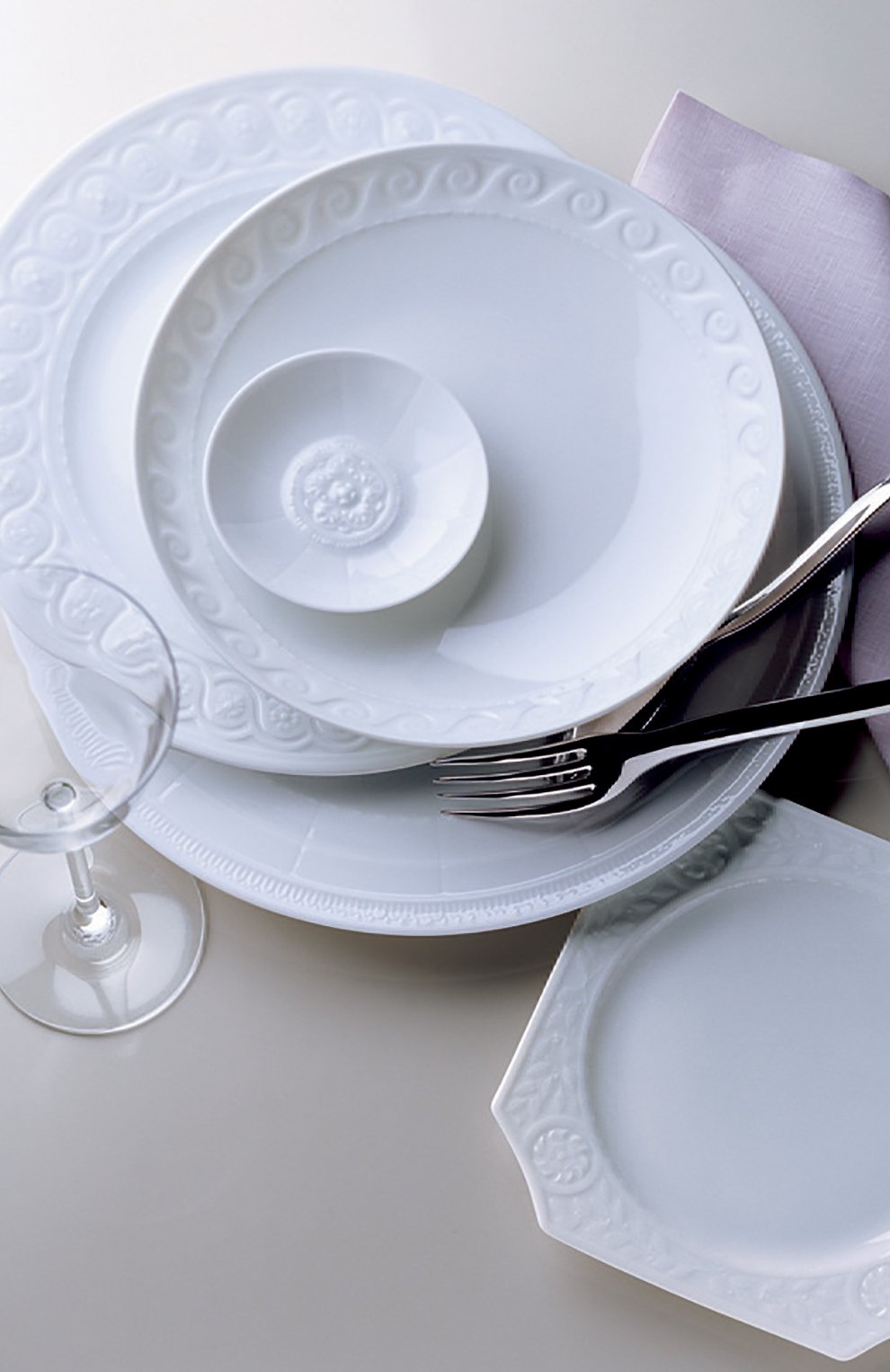 Тарелка для пасты louvre BERNARDAUD белого цвета, арт. 0542/3402 | Фото 3 (Интерьер_коллекция: Louvre White; Интерьер Кросс-КТ: Обеденная посуда; Ограничения доставки: fragile-2)