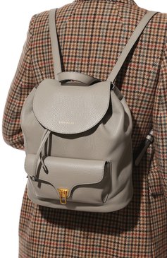 Женский рюкзак beat COCCINELLE серого цвета, арт. E1 LF6 14 01 01 | Фото 2 (Размер: medium; Материал: Натуральная кожа; Стили: Кэжуэл)