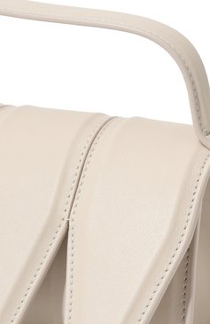 Женская сумка three YUZEFI белого цвета, арт. YUZC0-HB-TH-L011 | Фото 3 (Сумки-технические: Сумки top-handle; Материал: Натуральная кожа; Материал сплава: Проставлено; Размер: mini; Ремень/цепочка: На ремешке; Драгоценные камни: Проставлено)