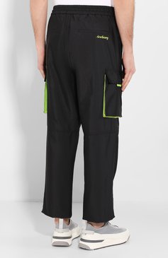 Мужские брюки-карго ICEBERG черного цвета, арт. 20E I1P0/B110/5522 | Фото 4 (Силуэт М (брюки): Карго; Длина (брюки, джинсы): Стандартные; Случай: Повседневный; Мате�риал внешний: Синтетический материал)