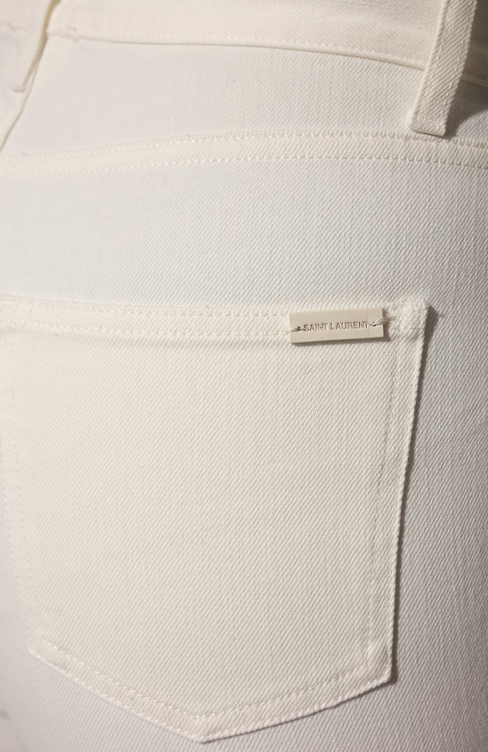 Женские джинсы SAINT LAURENT белого цвета, арт. 612061/Y8880 | Фото 5 (Кросс-КТ: Деним; Длина (брюки, джинсы): Стандартные; Региональные ограничения белый список (Axapta Mercury): RU; Материал внешний: Хлопок, Деним; Силуэт Ж (брюки и джинсы): Узкие; Стили: Кэжуэл; Статус проверки: Проверена категория)
