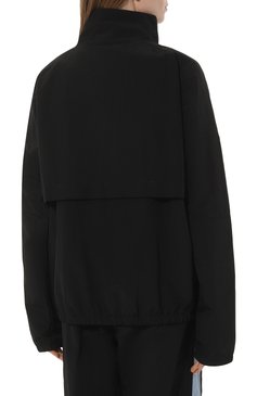 Женская куртка RED SEPTEMBER черного цвета, арт. RSSS23-51.1 | Фото 4 (Кросс-КТ: Куртка; Рукава: Длинные; Материал внешний: Синтетический материал; Материал сплава: Проставлено; Стили: Спорт-шик; Драгоценные камни: Проставлено; Длина (верхняя одежда): Короткие)