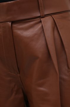 Женские кожаные шорты ALEXANDRE VAUTHIER коричневого цвета, арт. 203LPA1300 0404 | Фото 6 (Женское Кросс-КТ: Шорты-одежда; Стили: Гранж; Кросс-КТ: Широкие; Длина Ж (юбки, платья, шорты): До колена; Материал внешний: Натуральная кожа; Материал подклада: Вискоза)