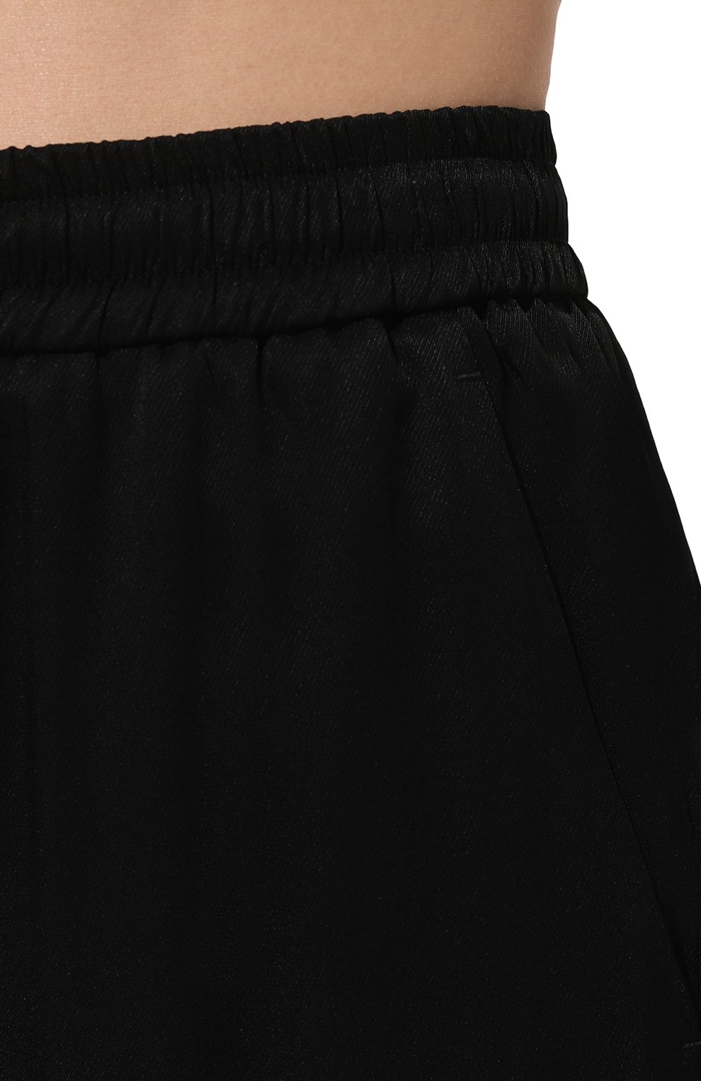 Женские брюки LORENA ANTONIAZZI черного цвета, арт. A2369PA31A/3612 | Фото 5 (Силуэт Ж (брюки и джинсы): Широкие; Материал внешний: Шелк, Синтетический материал; Длина (брюки, джинсы): Стандартные; Женское Кросс-КТ: Брюки-одежда; Материал сплава: Проставлено; Драгоценные камни: Проставлено; Стили: Кэжуэл)