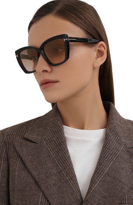 Женские солнцезащитные очки TOM FORD темно-коричневого цвета, арт. TF920 52G | Фото 2 (Тип очков: С/з; Оптика Гендер: оптика-женское)