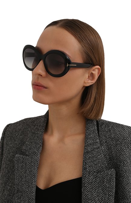 Женские солнцезащитные очки TOM FORD черного цвета, арт. TF918 01B | Фото 2 (Тип очков: С/з; Оптика Гендер: оптика-женское; Очки форма: Овальные)