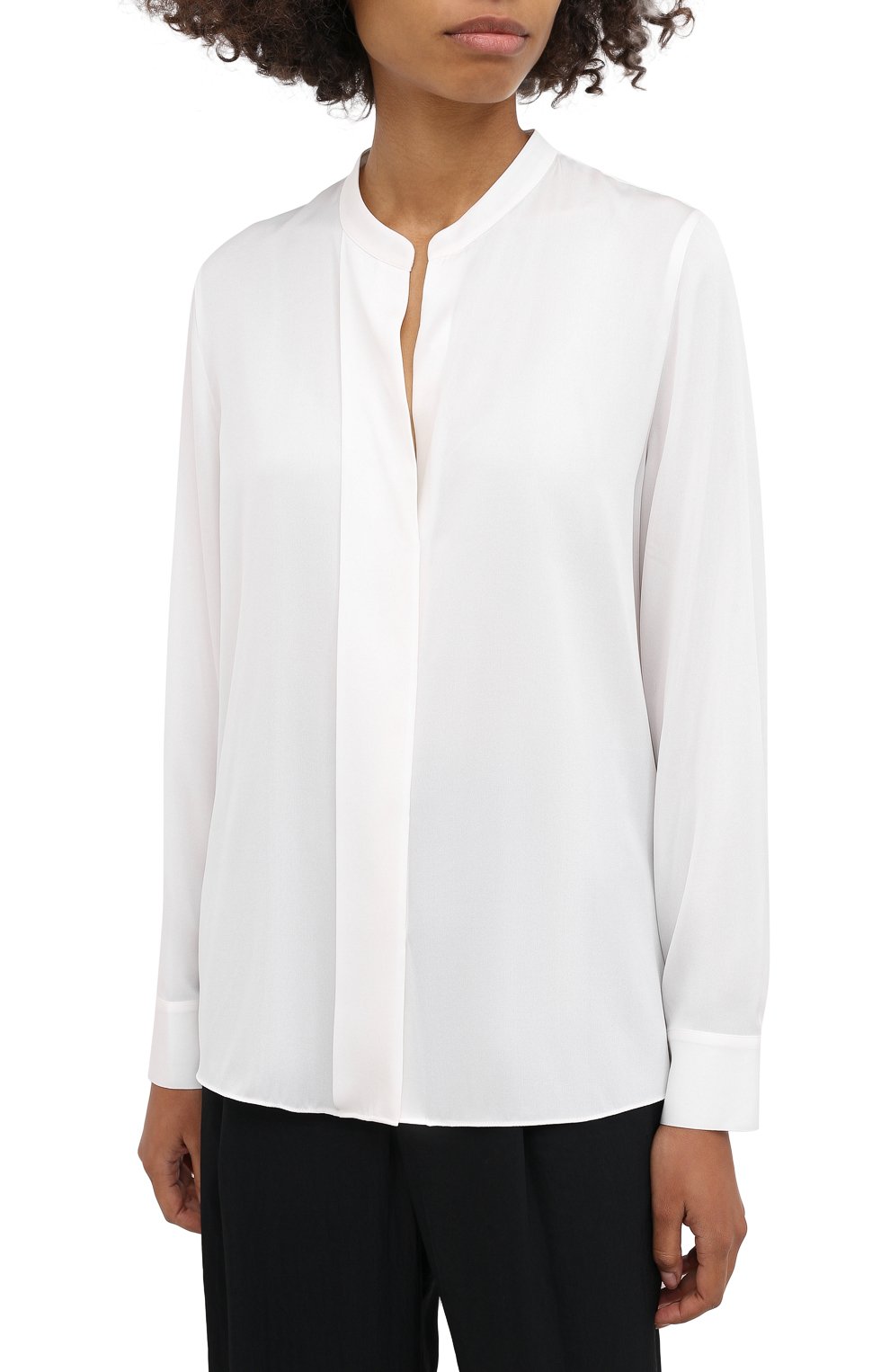 Женская шелковая блузка VINCE белого цвета, арт. V674312338 | Фото 3 (Материал внешний: Шелк; Рукава: Длинные; Принт: Без принта; Длина (для топов): Стандартные; Стили: Классический; Женское Кросс-КТ: Блуза-одежда)