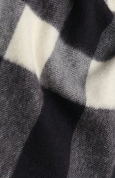 Женский кашемировый шарф BURBERRY темно-синего цвета, арт. 8015553 | Фото 3 (Материал: Текстиль, Кашемир, Шерсть; Материал сплава: Проставлено, Проверено; Нос: Не проставлено; Статус проверки: Проверено, Проверена категория)