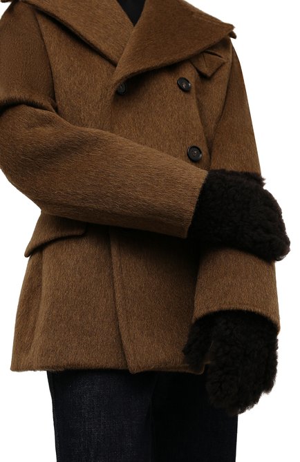 Женские перчатки из овчины BOTTEGA VENETA темно-коричневого цвета, арт. 649949/3V541 | Фото 2 (Материал: Натуральный мех)