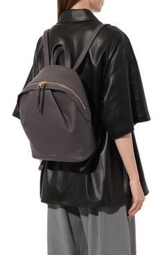 Женский рюкзак soft-wear COCCINELLE темно-серого цвета, арт. E1 P5A 14 01 01 | Фото 2 (Размер: medium; Материал: Натуральная кожа; Материал сплава: Проставлено; Драгоценные камни: Проставлено; Стили: Кэжуэл)