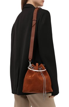 Женская сумка bon bon JIMMY CHOO коричневого цвета, арт. B0N B0N BUCKET/SUE | Фото 5 (Сумки-технические: Сумки через плечо, Сумки top-handle; Материал: Натуральная кожа; Ремень/цепочка: На ремешке; Размер: small)