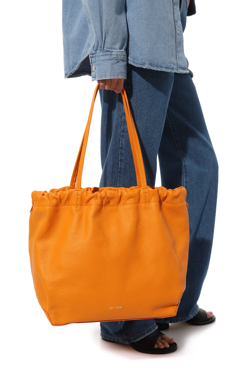 Женский сумка oslo BY FAR оранжевого цвета, арт. 23CR0SLT0RFLTLAR | Фото 7 (Сумки-технические: Сумки-шопперы; Материал: Натуральная кожа; Материал сплава: Проставлено; Драгоценные камни: Проставлено; Размер: large)