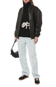 Женский шерстяной свитер OFF-WHITE черно-белого цвета, арт. OWHF035F22KNI0011001 | Фото 2 (Женское Кросс-КТ: Свитер-одежда; Материал внешний: Шерсть; Рукава: Длинные; Стили: Гранж; Длина (для топов): Удлиненные)