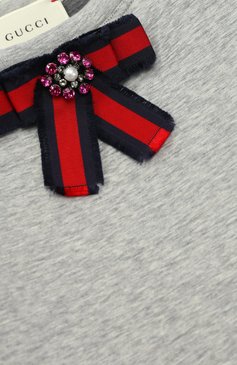 Детское хлопковое платье свободного кроя с контрастными манжетами и брошью GUCCI серого цвета, арт. 458332/X5N00 | Фото 3 (Рукава: Длинные; Случай: Повседневный; Материал внешний: Хлопок; Девочки Кросс-КТ: Платье-одежда)