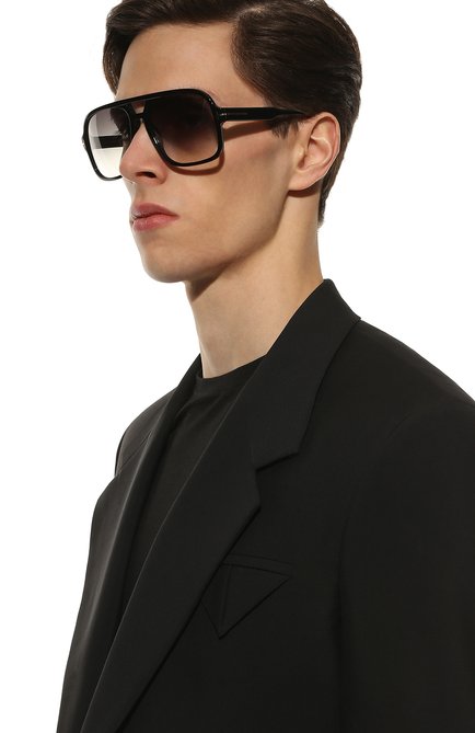 Мужские солнцезащитные очки TOM FORD черного цвета, арт. TF884 01B | Фото 2 (Тип очков: С/з; Кросс-КТ: С/з-мужское; Очки форма: Авиаторы; Оптика Гендер: оптика-мужское)