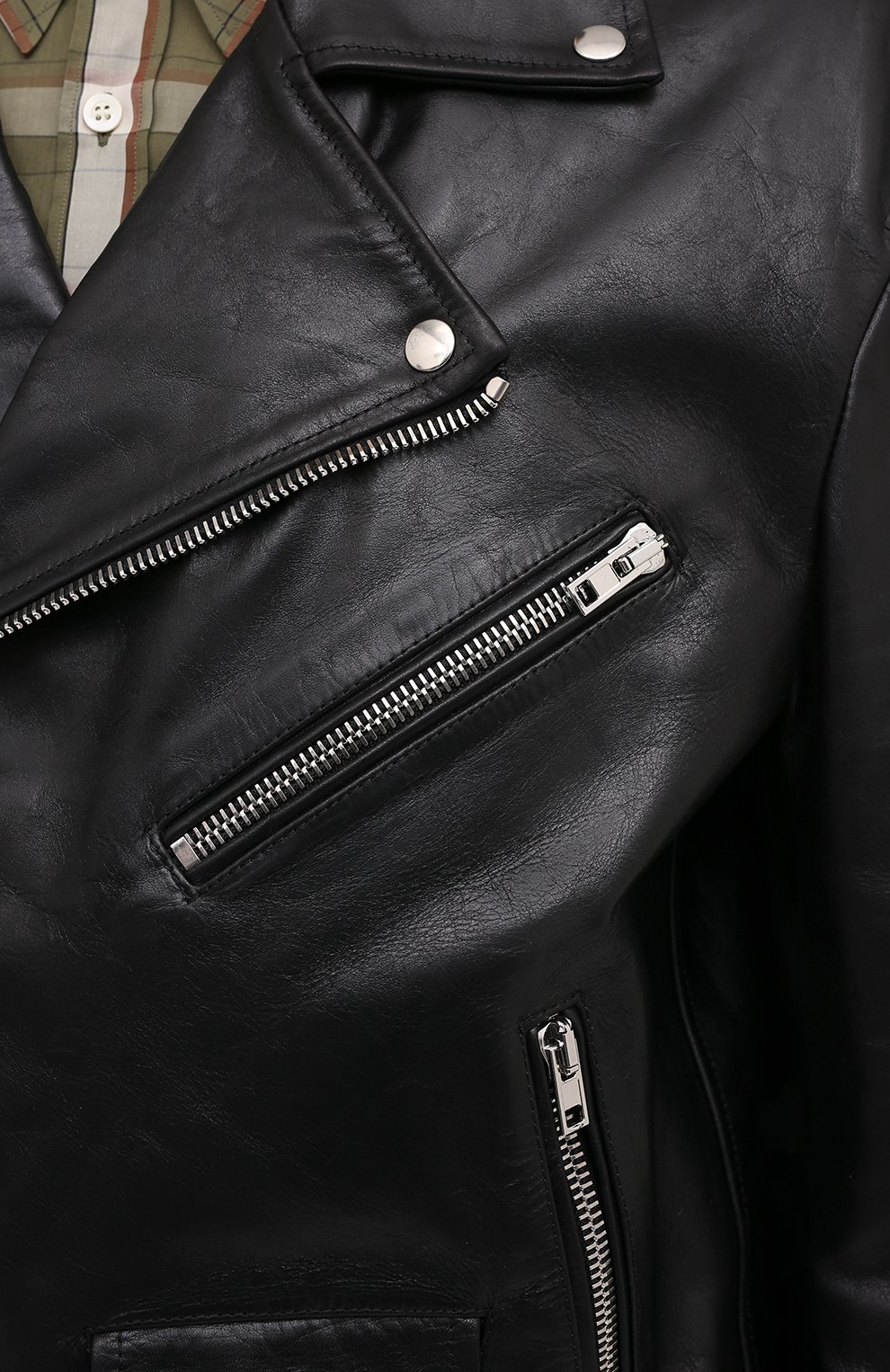 Мужская кожаная куртка VETEMENTS черного цвета, арт. UE51JA800WL 2470/M | Фото 5 (Кросс-КТ: Куртка; Рукава: Длинные; Стили: Гранж; Региональные ограничения белый список (Axapta Mercury): RU; Материал внешний: Натуральная кожа; Мужское Кросс-КТ: Кожа и замша; Длина (верхняя одежда): Короткие; Материал подклада: Вискоза)