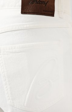 Мужские джинсы BRIONI белого цвета, арт. SPNJ0M/08T01/STELVI0 | Фото 5 (Силуэт М (брюки): Узкие; Кросс-КТ: Деним; Длина (брюки, джинсы): Стандартные; Региональные ограничения белый список (Axapta Mercury): RU; Материал сплава: Проставлено; Материал внешний: Хлопок; Драгоценные камни: Проставлено; Стили: Кэжуэл)