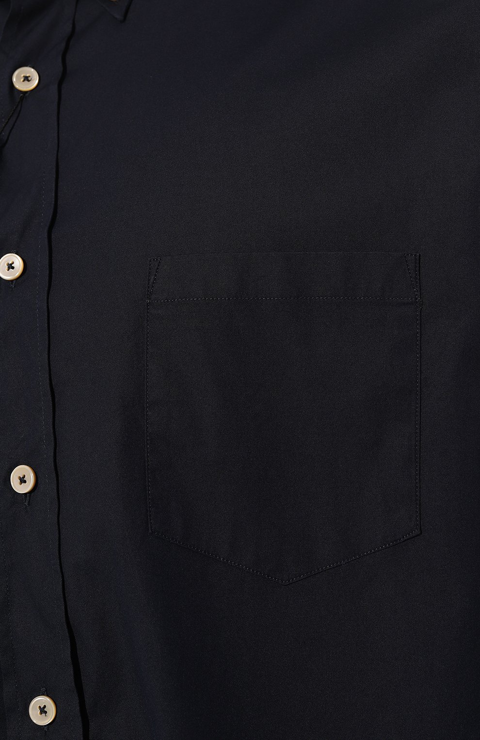 Мужская хлопковая рубашка MUST темно-синего цвета, арт. BR0KEN/P101/53K | Фото 5 (Манжеты: На пуговицах; Воротник: Button down; Рукава: Длинные; Рубашки М: Classic Fit; Случай: Повседневный; Длина (для топов): Стандартные; Материал сплава: Проставлено; Материал внешний: Хлопок; Принт: Однотонные; Драгоценные камни: Проставлено; Стили: Кэжуэл)