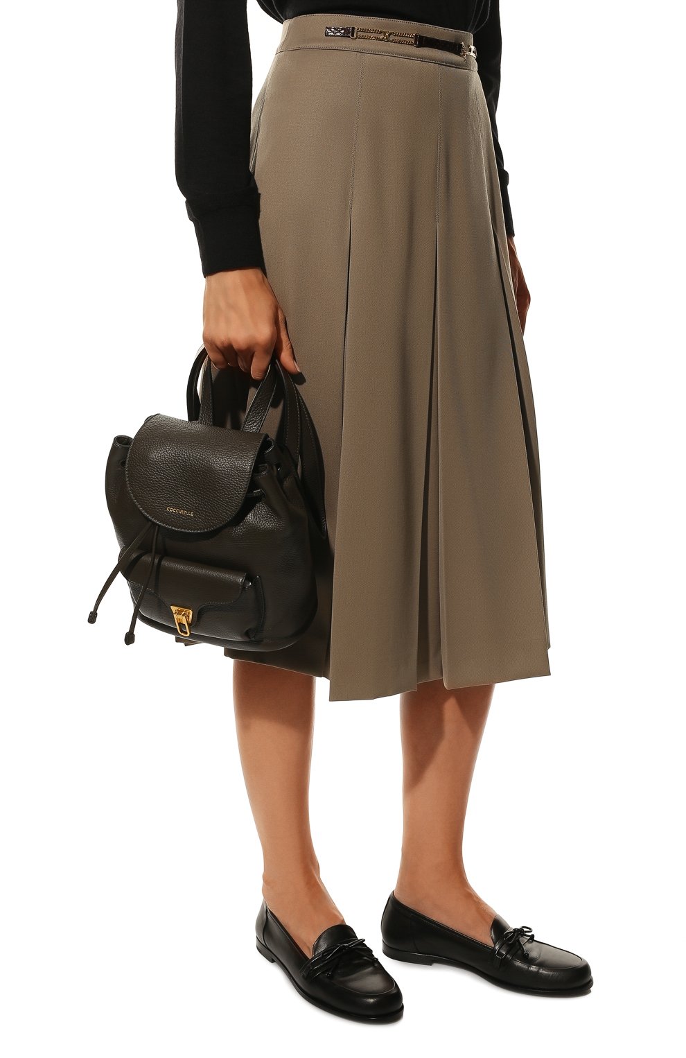 Женский рюкзак beat COCCINELLE хаки цвета, арт. E1 MF6 14 02 01 | Фото 2 (Размер: medium; Материал: Натуральная кожа; Стили: Кэжуэл)