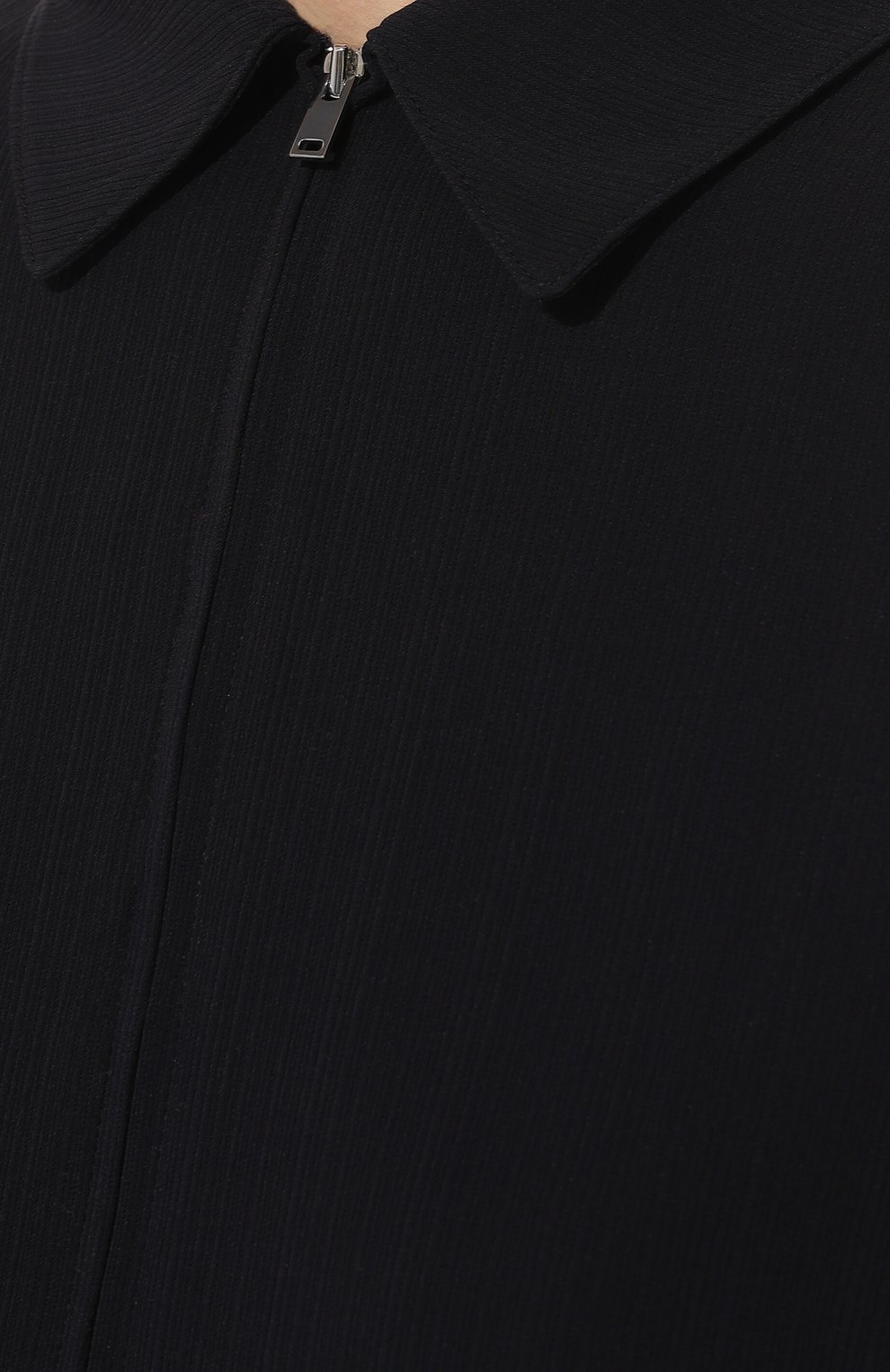 Женская куртка THEORY темно-синего цвета, арт. M0509101 | Фото 5 (Кросс-КТ: Куртка; Рукава: Длинные; Материал внешний: Синтетический материал; Материал сплава: Проставлено; Материал подклада: Синтетический материал; Драгоценные камни: Проставлено; Длина (верхняя одежда): Короткие; Стили: Минимализм)