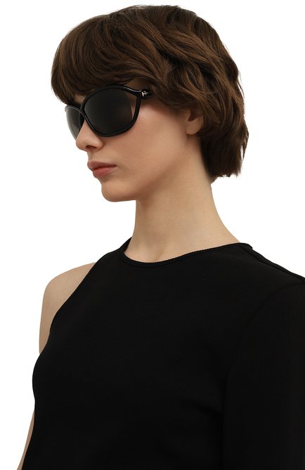 Женские солнцезащитные очки TOM FORD черного цвета, арт. TF1069 01A | Фото 2 (Региональные ограничения белый список (Axapta Mercury): Не проставлено; Нос: Не проставлено)