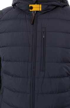 Мужская пуховая куртка PARAJUMPERS темно-синего цвета, арт. PMPUSL02 | Фото 5 (Кросс-КТ: Куртка; Рукава: Длинные; Материал внешний: Синтетический материал; Материал сплава: Проставлено; Мужское Кросс-КТ: Куртка-пуховая; Материал подклада: Синтетический материал; Драгоценные камни: Проставлено;  Длина (верхняя одежда): Короткие; Материал утеплителя: Пух и перо; Стили: Кэжуэл)