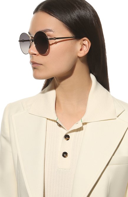Женские солнцезащитные очки GUCCI черного цвета, арт. GG1090SA 001 | Фото 2 (Тип очков: С/з; Оптика Гендер: оптика-женское; Очки форма: Круглые)