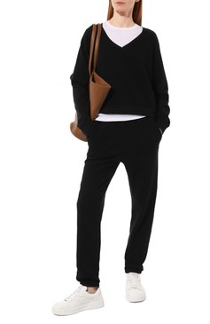 Женские хлопковые брюки ELECTRIC&ROSE черного цвета, арт. LFBT100 | Фото 2 (Длина (брюки, джинсы): Стандартные; Женское Кросс-КТ: Брюки-одежда, Джоггеры - брюки; Силуэт Ж (брюки и джинсы): Джоггеры; Материал сплава: Проставлено; Материал внешний: Хлопок; Стили: Спорт-шик; Драгоценные камни: Проставлено)