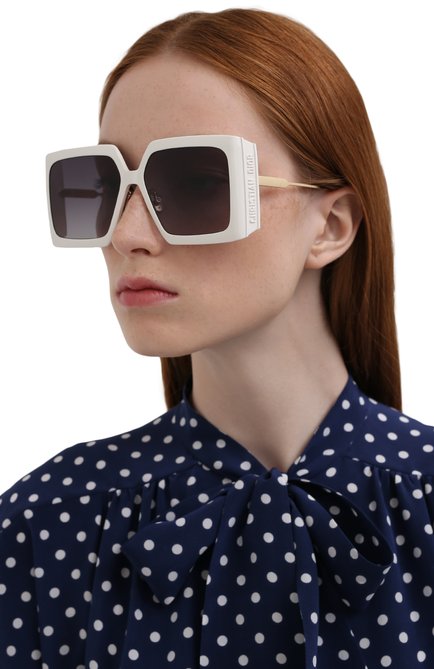 Женские солнцезащитные очки DIOR белого цвета, арт. DI0RS0LAR S2U 95A1 | Фото 2 (Тип очков: С/з; Региональные ограничения белый список (Axapta Mercury): RU; Очки форма: Квадратные; Оптика Гендер: оптика-женское)