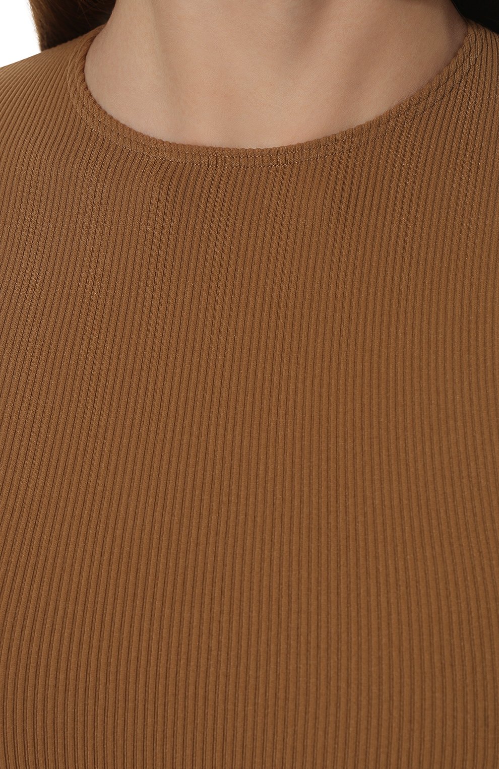 Женская футболка BALENCIAGA бежевого цвета, арт. 685518/3B4B6 | Фото 5 (Принт: Без принта; Рукава: Короткие; Материал внешний: Синтетический материал; Длина (для топов): Стандартные; Материал сплава: Проставлено; Нос: Не проставлено; Женское Кросс-КТ: Футболка-одежда; Драгоценные камни: Проставлено; Стили: Кэжуэл)