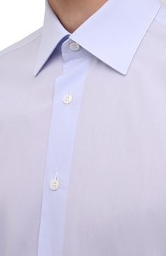 Мужская хлопковая рубашка BRIONI светло-голубого цвета, арт. RCMA0M/PZ005 | Фото 5 (Воротник: Кент; Рубашки М: Regular Fit; Рукава: Короткие; Случай: Повседневный; Длина (для топов): Стандартные; Материал сплава: Проставлено; Материал внешний: Хлопок; Стили: Классический; Принт: Однотонные; Драгоценные камни: Проставлено)