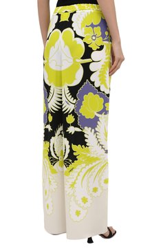 Женские шелковые брюки VALENTINO разноцветного цвета, арт. VB3RB45567H | Фото 4 (Длина (брюки, джинсы): Удлиненные; Материал внешний: Шелк; Женское Кросс-КТ: Брюки-одежда; Силуэт Ж (брюки и джинсы): Прямые; Региональные ограничения белый список (Axapta Mercury): RU; Материал сплава: Проставлено; Драгоценные камни: Проставлено; Стили: Романтичный)